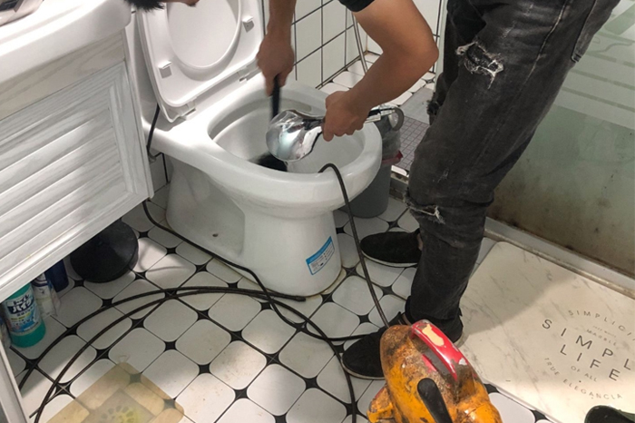 吴川马桶堵塞自己疏通还是找师傅?专业上门服务让你省时更省心